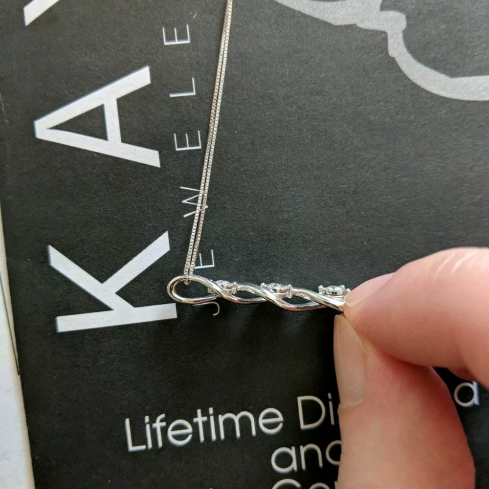 White gold 3 diamond necklace - Picture 2 of 3